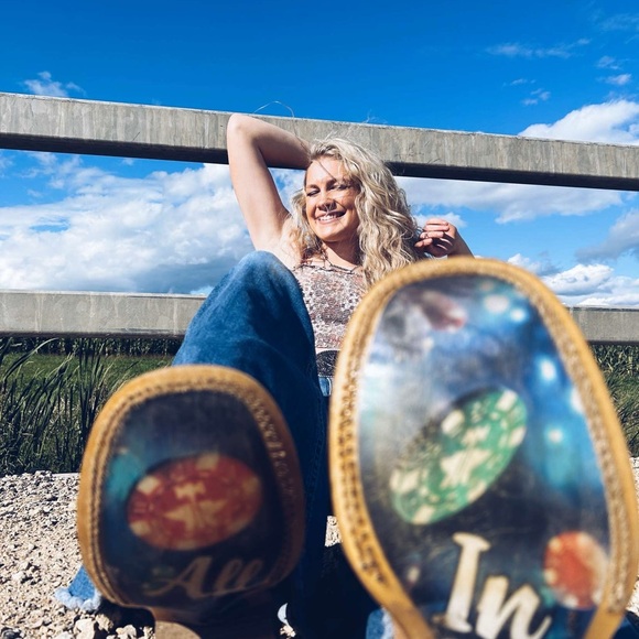 Meet your Posher, Alyssa - Picture 4 of 4